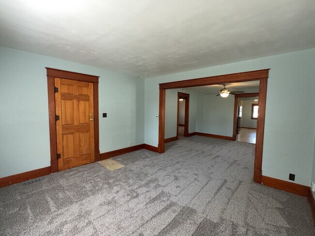 Building Photo - 2125 N Purdum St