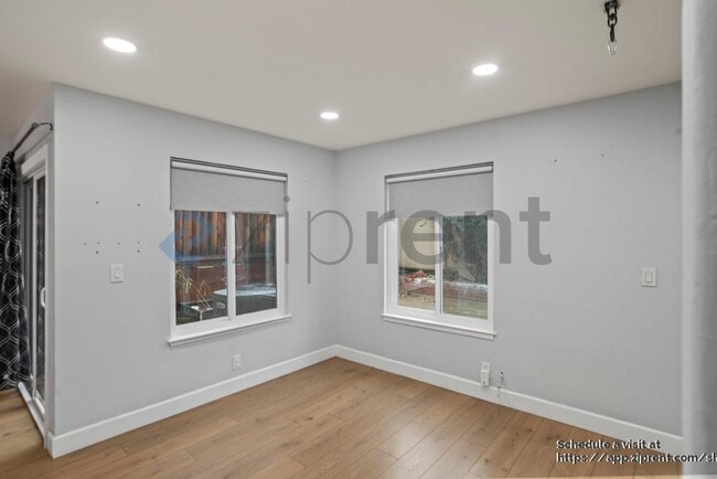 Building Photo - 567 Blue Jay Dr