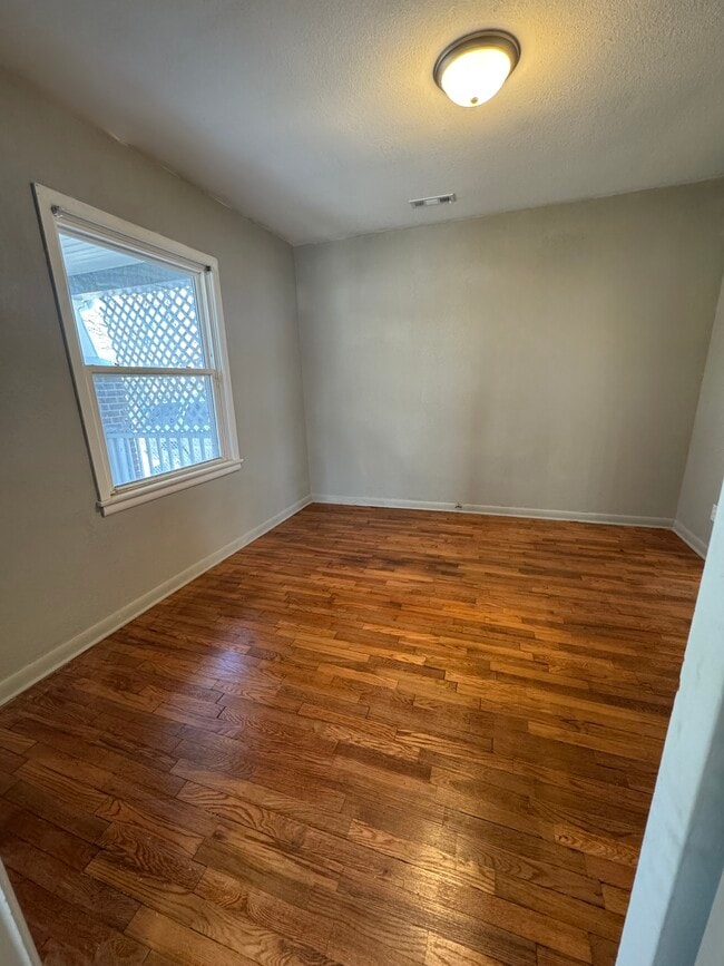 Building Photo - Grove