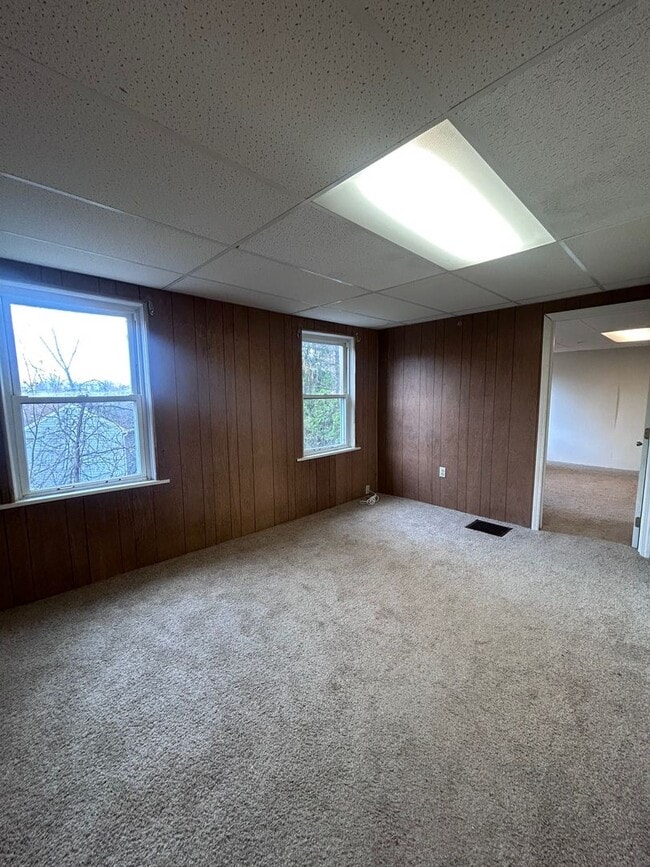 Building Photo - 2 Bedroom Home with bonus room !