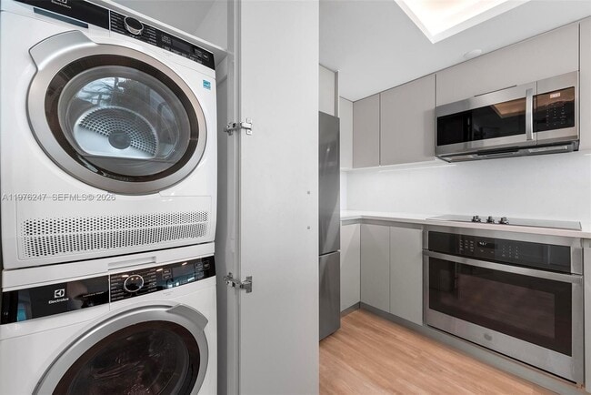 Building Photo - 400 South Pointe Dr