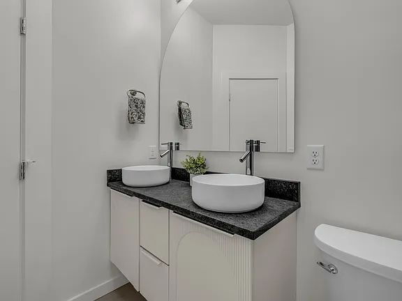 Building Photo - Modern Luxury Meets Everyday Comfort | 2025-Built 2BR Townhome | Near Southside Living