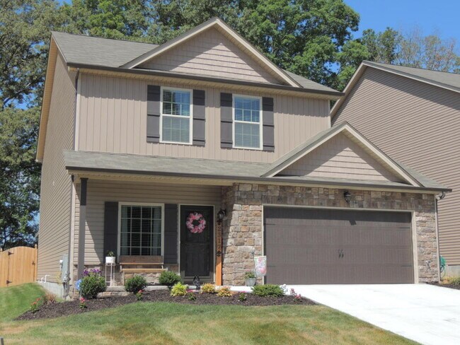 Building Photo - Amazing 3 Bedroom 2.5 Bath home is ready for your Family!