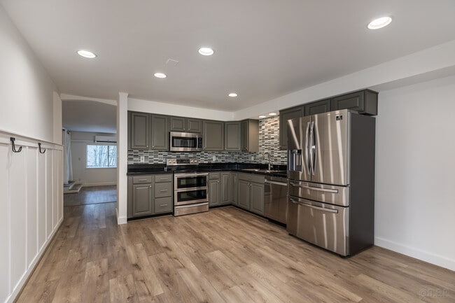 Building Photo - 14844 SW 109th Ave