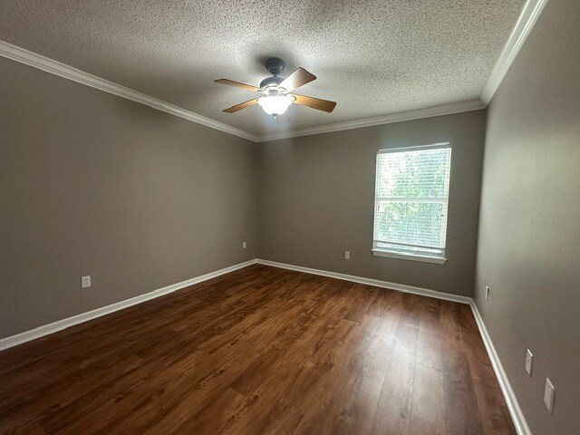 Building Photo - Spacious 4 Bedroom Home With Upstairs Private Suite And 2 Car Garage