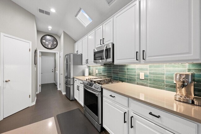 Building Photo - 8716 Bobcat Dr