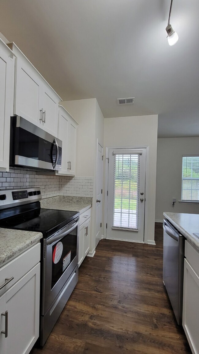 Building Photo - "Modern 3-Bedroom Multiplex with 3 Full Ba...