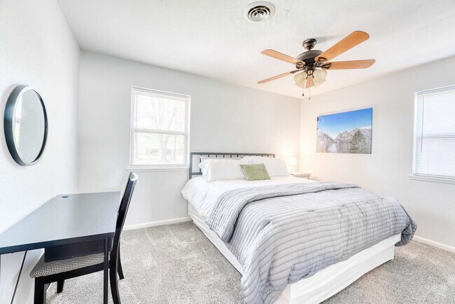 Building Photo - 1308 SE E St