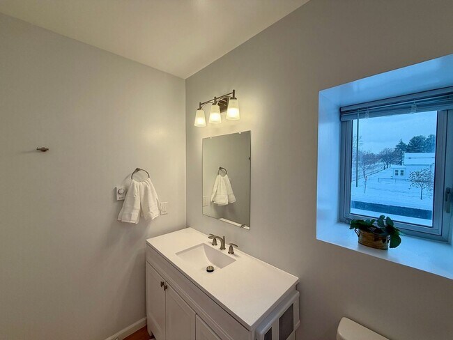 Building Photo - 719 N 3rd Ave