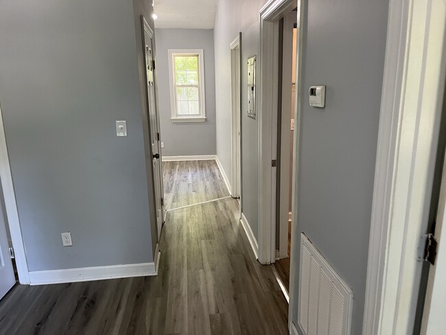 Building Photo - 901 Marlborough Rd