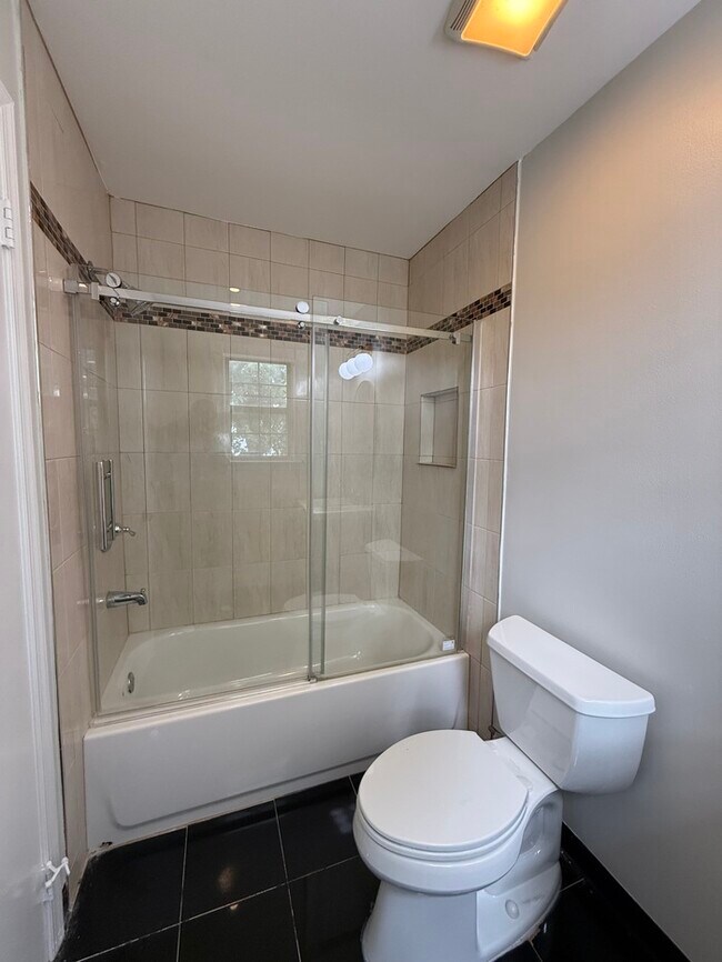 Building Photo - 271 Edgeware Ct