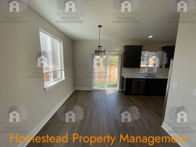 Building Photo - 644