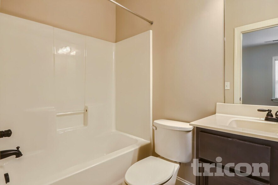 Building Photo - 216 Fannin Ln