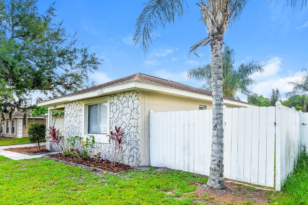 Building Photo - 426 Iowa Woods Cir E