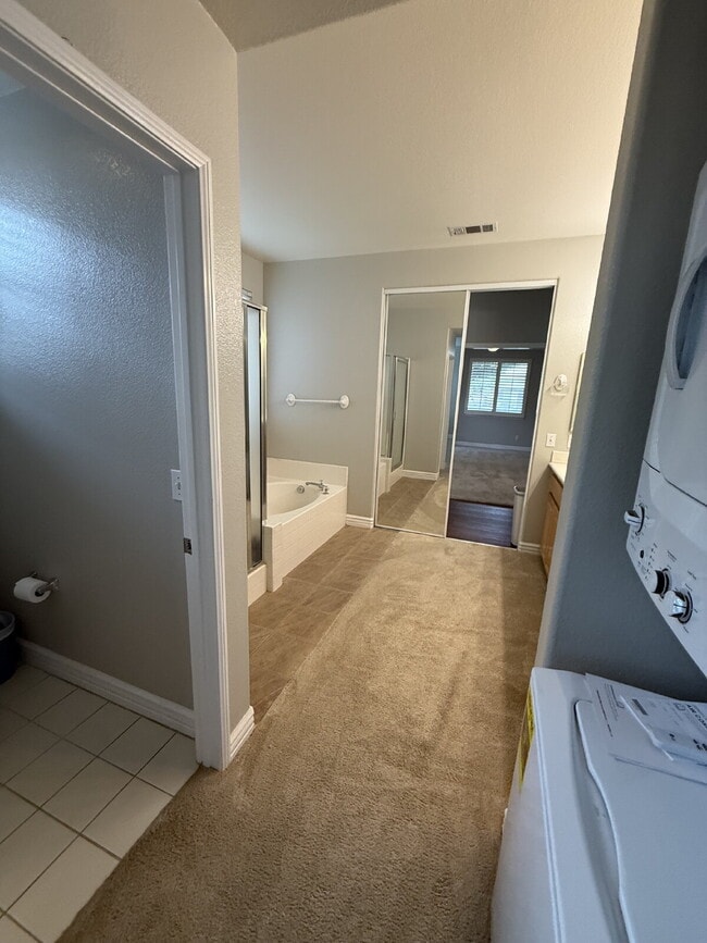 Building Photo - Beautiful and Spacious Newly Remolded ADU with Private Entrance - Newly painted, new appliances -...