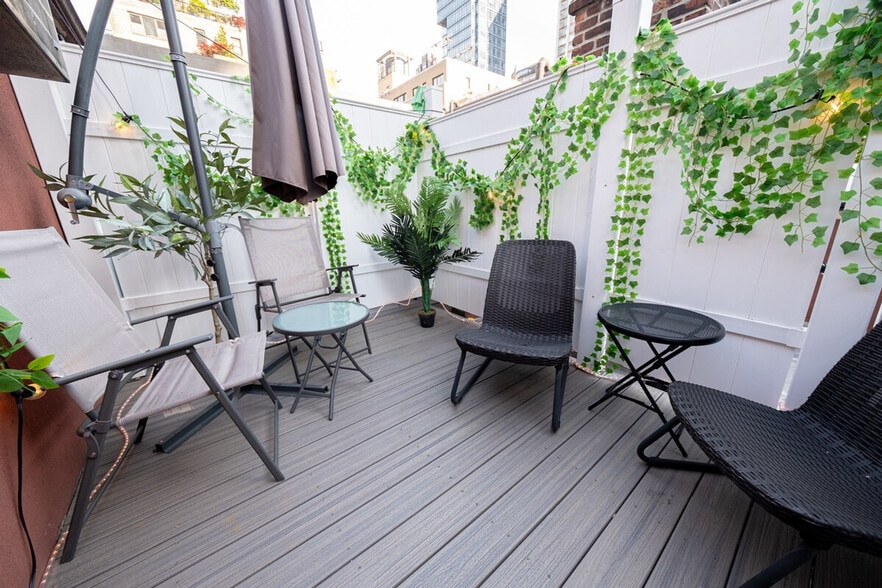 Building Photo - 328 E 74th St