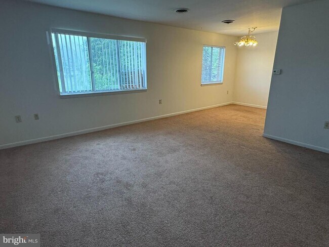 Building Photo - 3876 Shadywood Dr