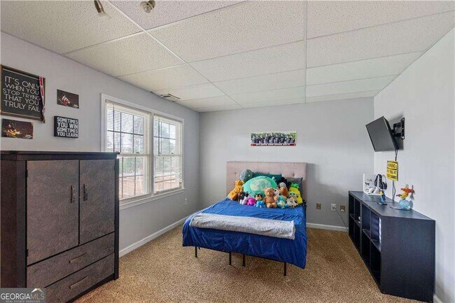 Building Photo - 2437 Pondside Pl NE