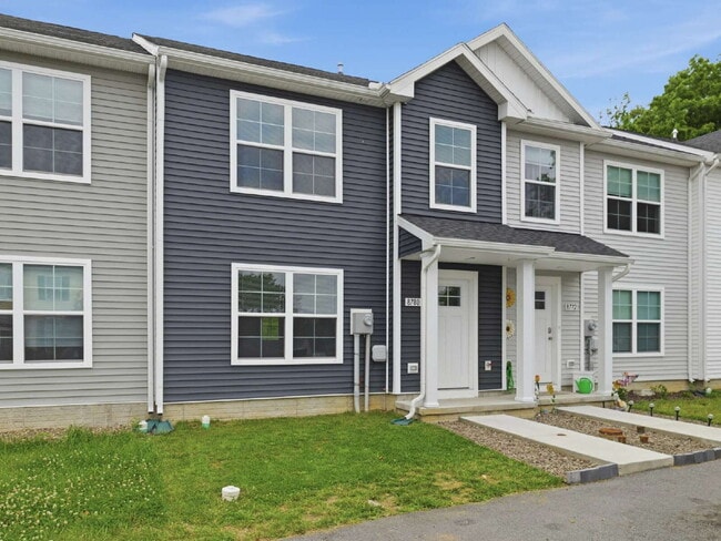 Building Photo - 8780 Hillside Way
