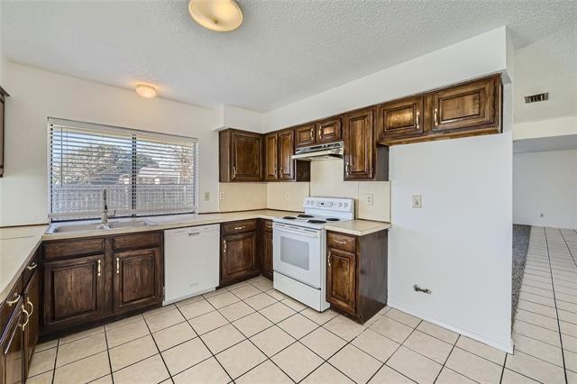 Building Photo - 2200 Sequoia Ln