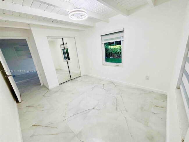 Building Photo - 330 NE 88th St