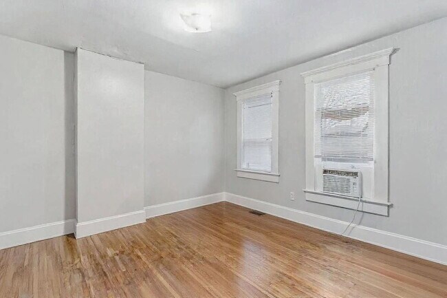 Building Photo - 196 W 8th Ave