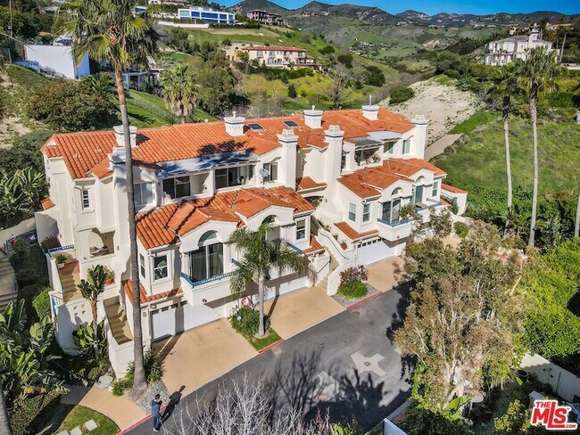 Building Photo - 6463 Zuma View Pl