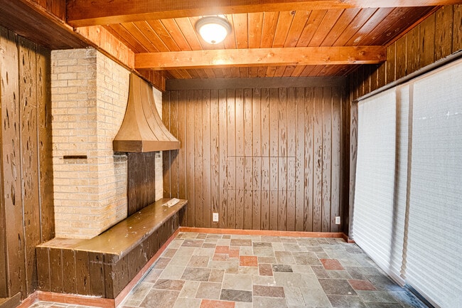 Building Photo - 3235 W 157th St