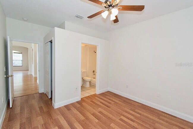 Building Photo - 1707 Golfview Dr
