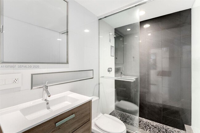 Building Photo - 3560 W Fairview St