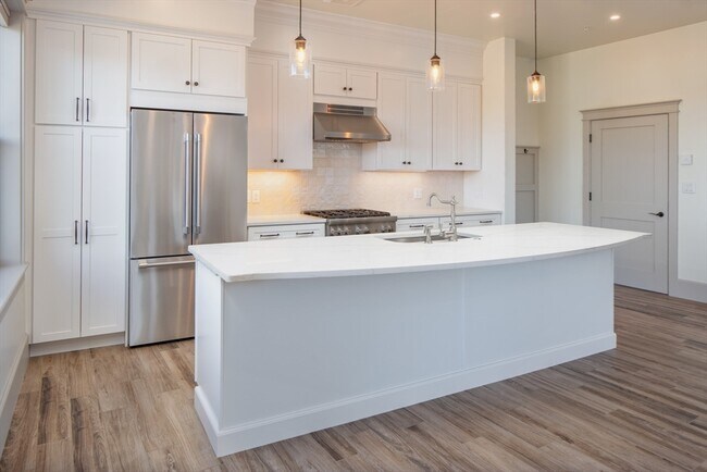 Building Photo - 6 Market St