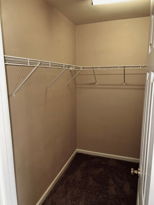 Building Photo - 3569 Draycott Ave