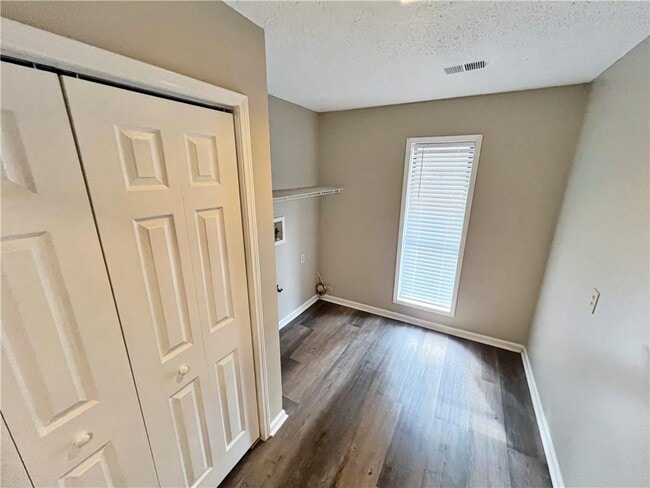 Building Photo - 2692 Post Oak Ct