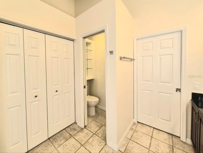 Building Photo - 2214 Green Oaks Ln