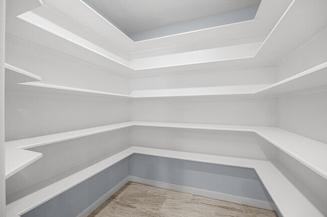 Building Photo - 2926 Meadowcreek Dr