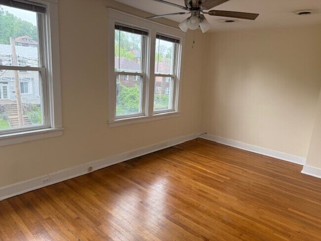Building Photo - 4 Bedroom/ 1 Bath Single Family Home Pittsburgh, PA 15217