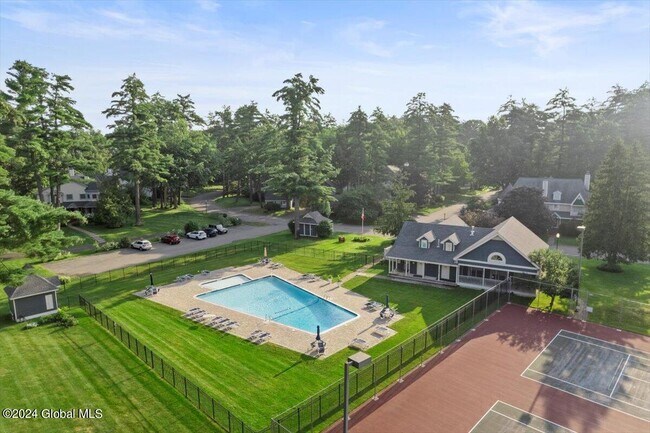 Building Photo - 12 Vallera Rd