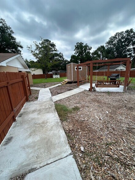 Building Photo - 1230 S Rogers St