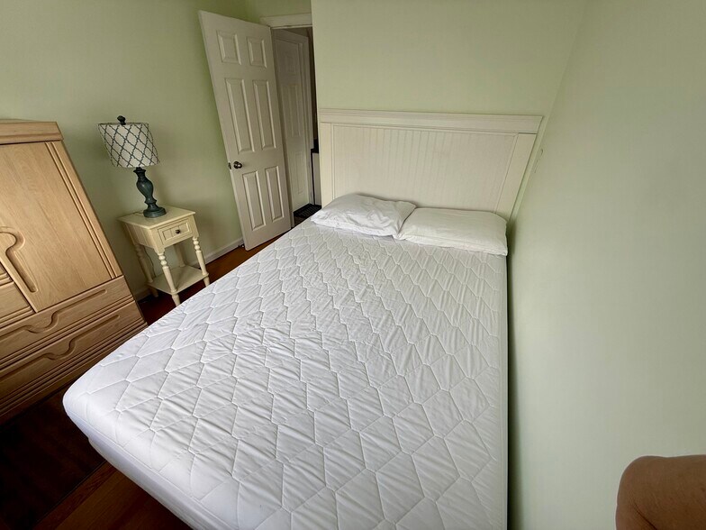 Bedroom 3 - 435 Harborside Dr W