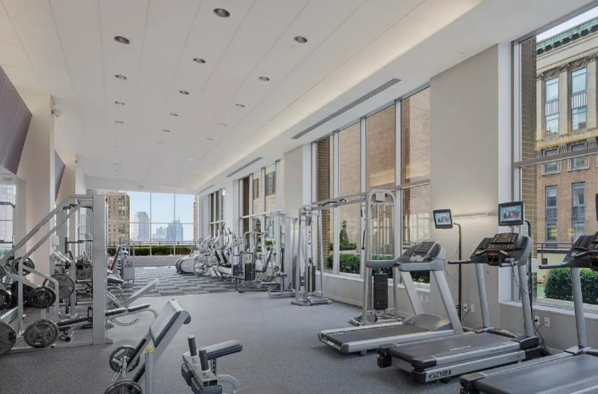 Building Photo - Washington Street