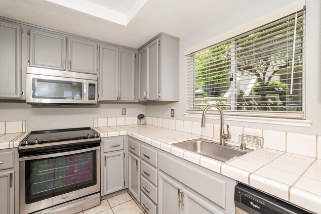 Building Photo - 43 Crystal Gate Ct