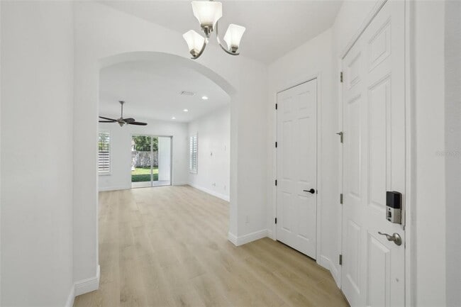 Building Photo - 307 S Arrawana Ave
