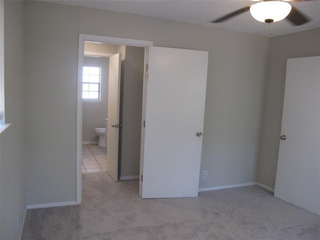 Building Photo - 509 Algerita Dr