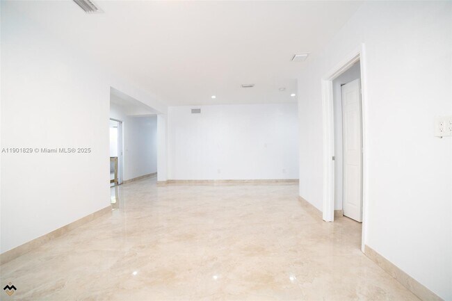 Building Photo - 12615 E Randall Park Dr