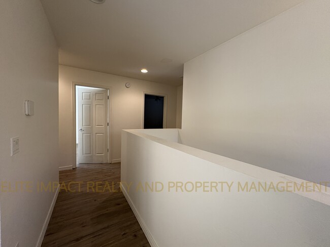 Building Photo - 1133 S Pantano Overlook Dr