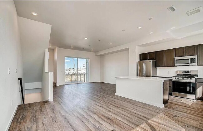 Building Photo - 6770 Raritan Dr