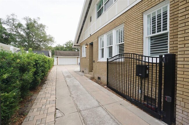 Building Photo - 4108 W Azeele St