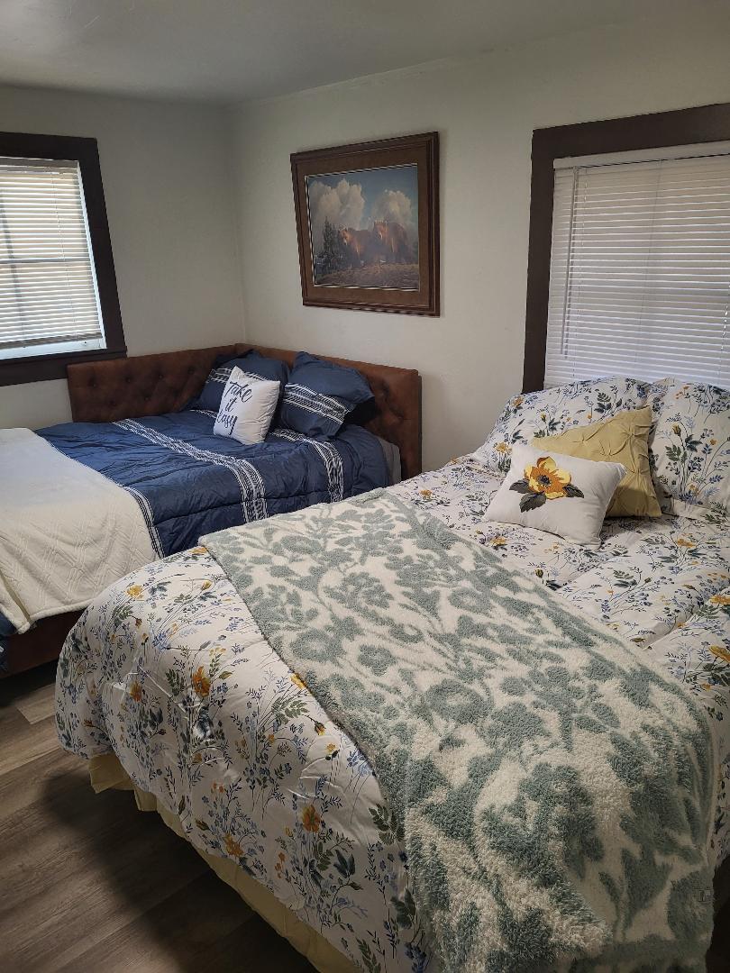 bedroom 1 - 703 N Walnut St