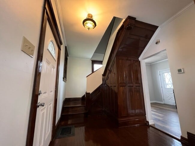 Building Photo - 516 Greenwood Ave