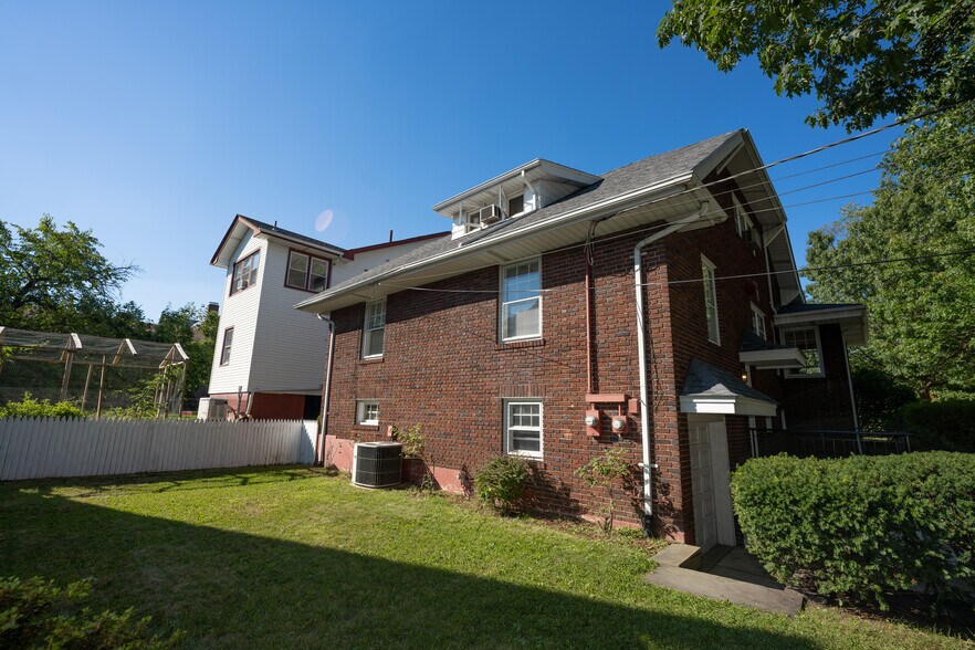 Building Photo - 177 Park St